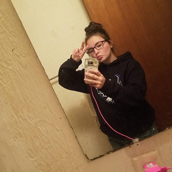 Meet your Posher, Ashlyn - Picture 1 of 1